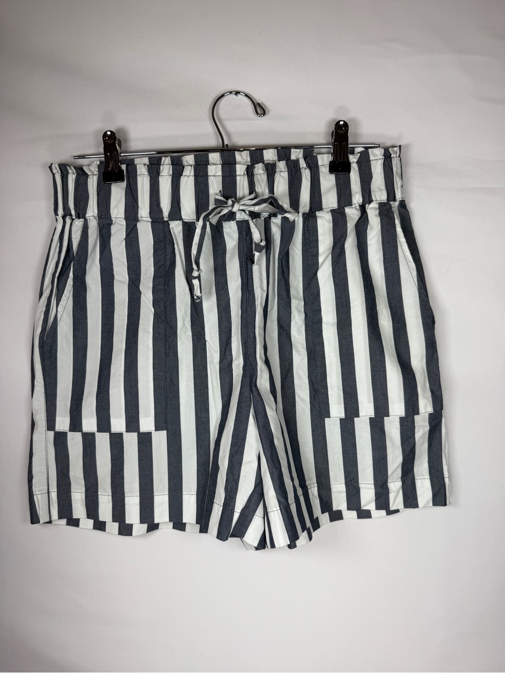 Kensie Jeans Women S Gray White Striped Paperbag Shorts Elastic Waist Drawstring